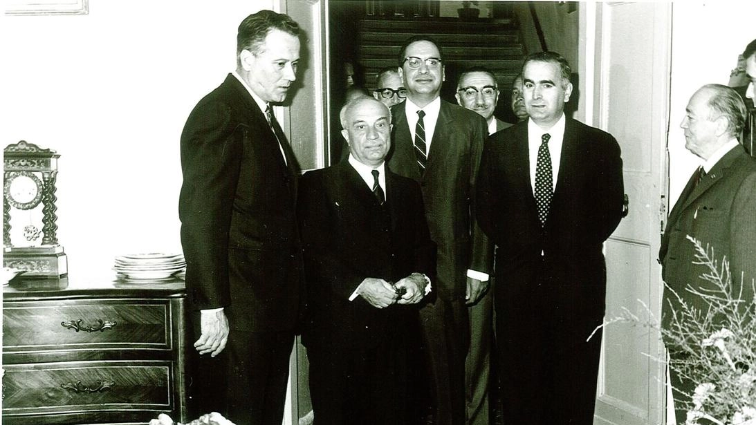 Tra le varie presenze si collocano quelle di Amintore Fanfani, François Mitterrand, Giorgio Napolitano e John Huston Tra le varie presenze si collocano quelle di Amintore Fanfani, François Mitterrand, Giorgio Napolitano e John Huston