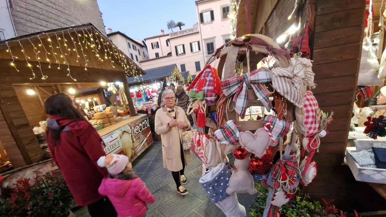 Il villaggio di Natale allestito in piazza dello Spirito Santo Il villaggio di Natale allestito in piazza dello Spirito Santo
