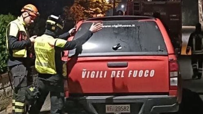 Vigili del fuoco in una foto di repertorio. Erano scattate maxi ricerche per il 78enne, poi il tragico ritrovamento Vigili del fuoco in una foto di repertorio. Erano scattate maxi ricerche per il 78enne, poi il tragico ritrovamento