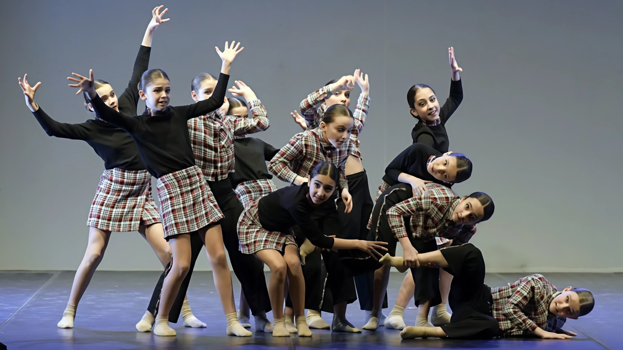 Si parte oggi con una masterclass con i maestri Ugo Ranieri, già primo ballerino del teatro "San Carlo" di Napoli,...