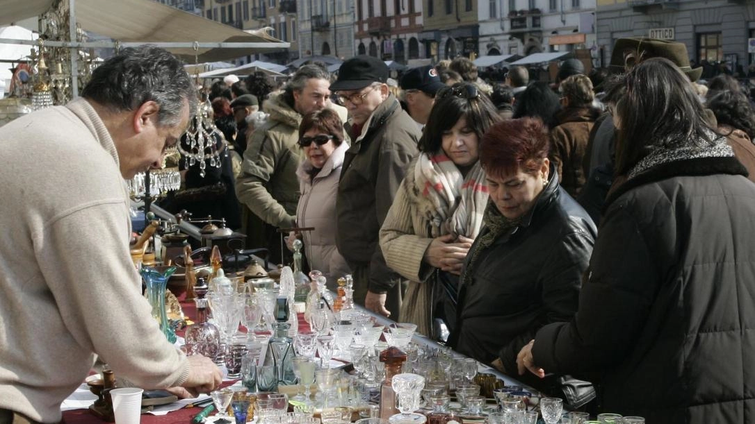 La Fiera dell’Antiquariato torna in centro con un’edizione straordinaria. Appuntamento oggi alle 8,30 alle 18,30. I banchi degli operatori specializzati...