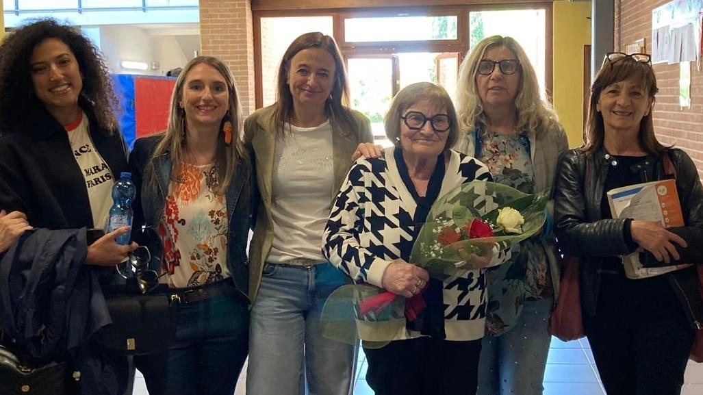 Al centro con i fiori, Vittoria Lammioni Lucci, superstite della strage di Civitella Al centro con i fiori, Vittoria Lammioni Lucci, superstite della strage di Civitella
