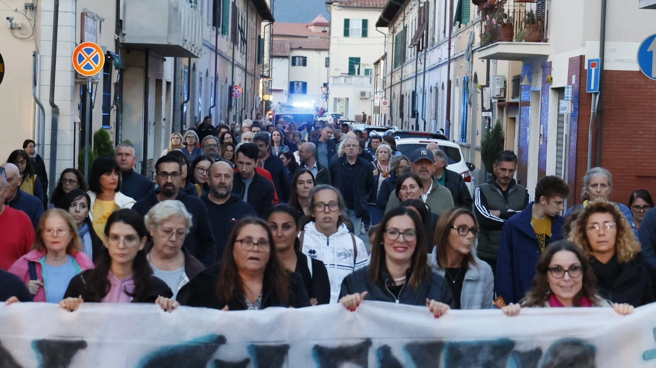 Il comitato di quartiere Oratoio e Riglione critica il rinvio al 2025 del consiglio comunale sulla sicurezza, definendo la decisione una mancanza di priorità. Le forze di maggioranza giustificano il rinvio per organizzare un dibattito serio, ma il comitato insiste sull'urgenza di affrontare il tema ora. Il comitato di quartiere Oratoio e Riglione critica il rinvio al 2025 del consiglio comunale sulla sicurezza, definendo la decisione una mancanza di priorità. Le forze di maggioranza giustificano il rinvio per organizzare un dibattito serio, ma il comitato insiste sull'urgenza di affrontare il tema ora.