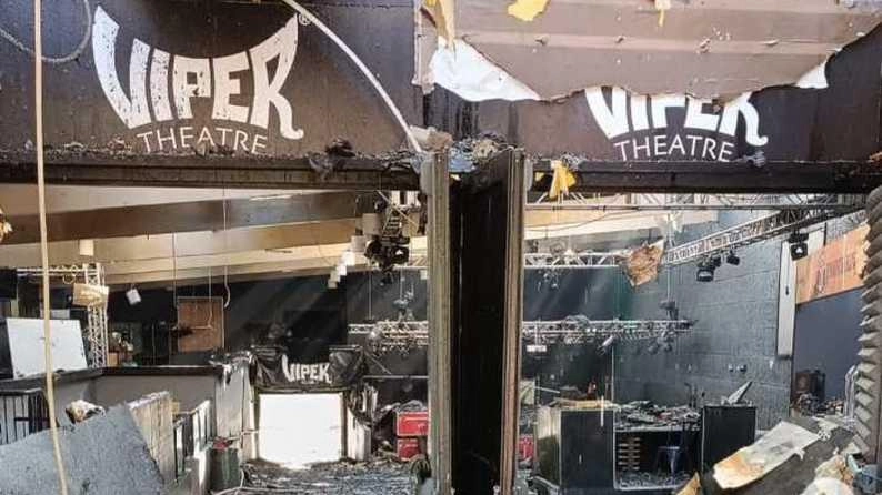Sopralluogo istituzionale alle Piagge per verificare le condizioni del teatro. La sindaca: "Sanare il prima possibile questa ferita. Velocizzeremo i tempi". Il gestore: "L’ipotesi di riaprire a breve in questa struttura non è percorribile". . Sopralluogo istituzionale alle Piagge per verificare le condizioni del teatro. La sindaca: "Sanare il prima possibile questa ferita. Velocizzeremo i tempi". Il gestore: "L’ipotesi di riaprire a breve in questa struttura non è percorribile". .