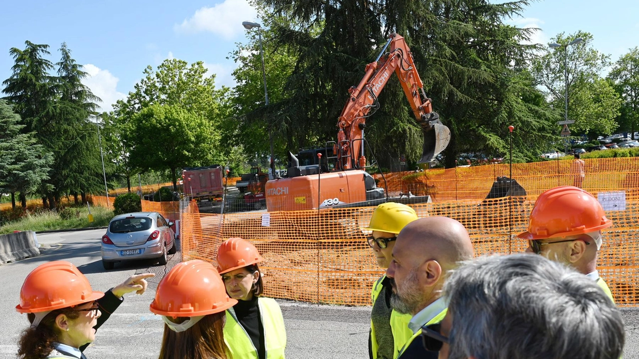 Sopralluogo con le imprese, i tecnici del Comune e con i vertici della polizia locale. A San Sisto nuova ordinanza per la concomitanza di opere del Brt e del collettore. Sopralluogo con le imprese, i tecnici del Comune e con i vertici della polizia locale. A San Sisto nuova ordinanza per la concomitanza di opere del Brt e del collettore.