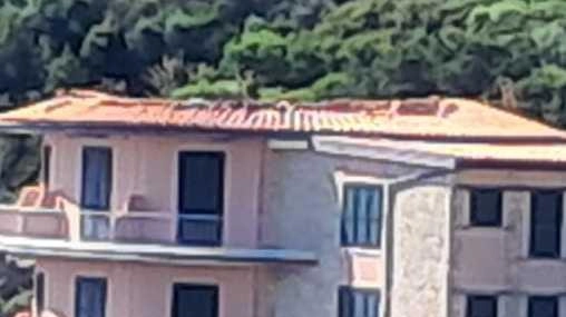 La copertura dell’hotel è implosa La copertura dell’hotel è implosa