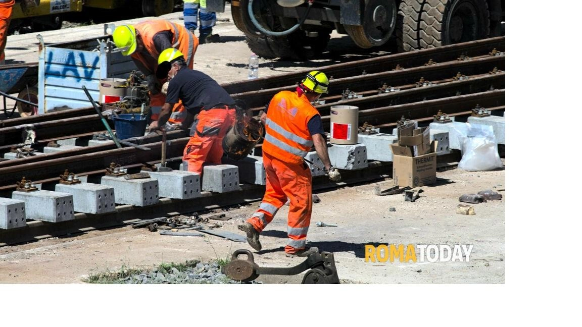 Parte il cantiere per i lavori della Rete Ferroviaria Italiana al sottopasso ferroviario di via Borgonuovo, con interruzioni alla circolazione stradale fino al 18 ottobre. Percorsi alternativi previsti per residenti e servizi di trasporto pubblico e scolastico. Parte il cantiere per i lavori della Rete Ferroviaria Italiana al sottopasso ferroviario di via Borgonuovo, con interruzioni alla circolazione stradale fino al 18 ottobre. Percorsi alternativi previsti per residenti e servizi di trasporto pubblico e scolastico.