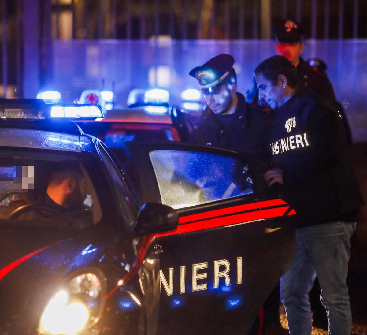 colpi ai supermercati arrestati due giovani