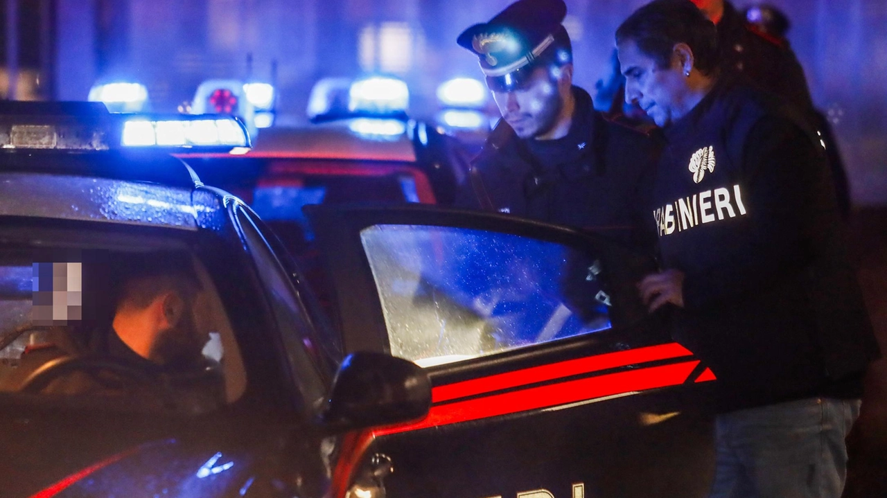 I carabinieri. hanno fermato i due. prima che potessero allontanarsi