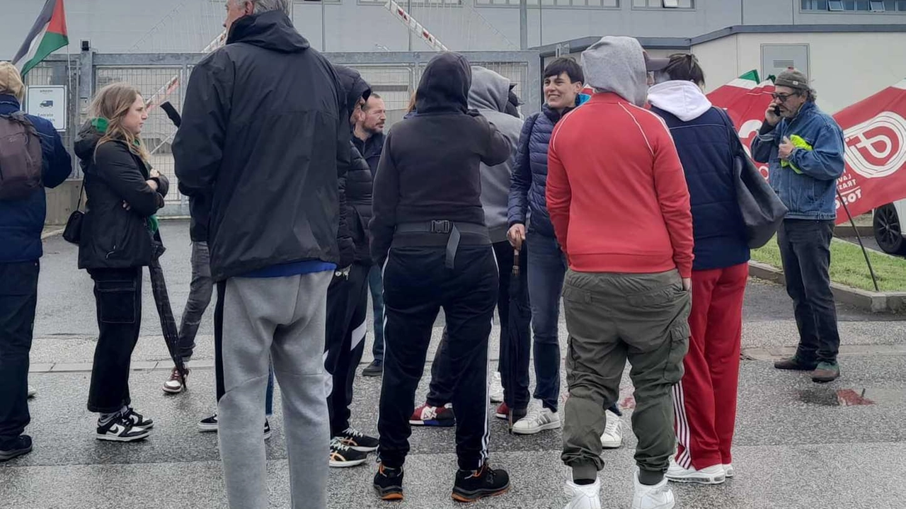 Presidio dei driver Amazon anche. a Montacchiello, nella zona industriale di Pisa, davanti ai cancelli della multinazionale. L’iniziativa è stata promossa da Filt-Cgil, Fit-Cisl e Uiltrasporti