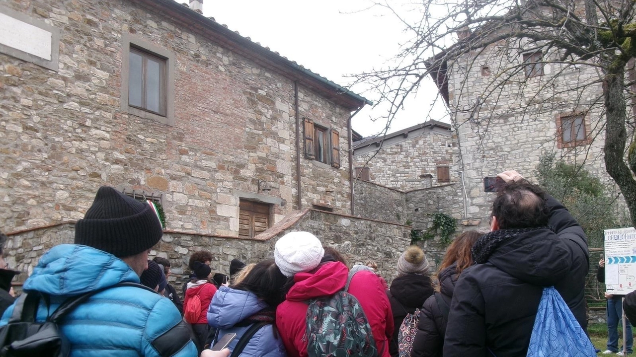 La casa di Savignano dove il Bartolini nacque nel 1777. La visita è stata guidata (in italiano e inglese) dagli studenti dell’Istituto «Lorenzo Bartolini» di Vaiano La casa di Savignano dove il Bartolini nacque nel 1777. La visita è stata guidata (in italiano e inglese) dagli studenti dell’Istituto «Lorenzo Bartolini» di Vaiano