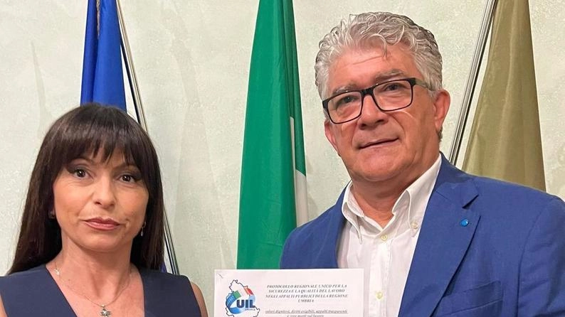 Il segretario generale Maurizio Molinari consegna il Protocollo regionale unico negli appalti pubblici alla governatrice Proietti. "Piena disponibilità al dialogo e al confronto". Il segretario generale Maurizio Molinari consegna il Protocollo regionale unico negli appalti pubblici alla governatrice Proietti. "Piena disponibilità al dialogo e al confronto".