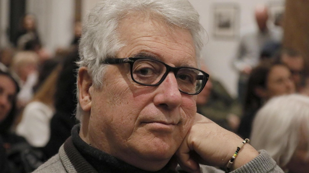 Panatta, Schettini, Mannoni e Botteri in piazzetta a Bocca di Magra . Divertimento assicurato dall’irriverente intervistatore Dario Vergassola. L’impegno del Comune e delle associazioni di volontariato . Panatta, Schettini, Mannoni e Botteri in piazzetta a Bocca di Magra . Divertimento assicurato dall’irriverente intervistatore Dario Vergassola. L’impegno del Comune e delle associazioni di volontariato .