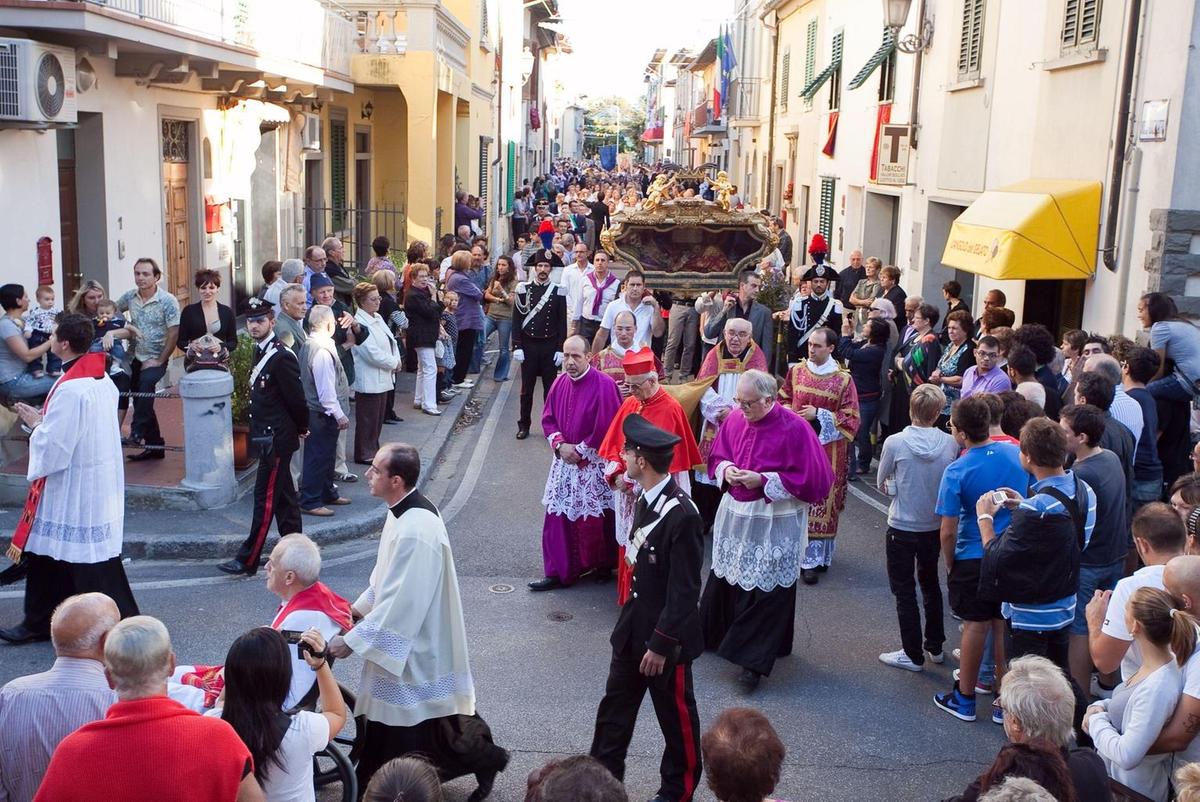 iolo in festa per san pio torna la processione dopo dieci anni di attesa