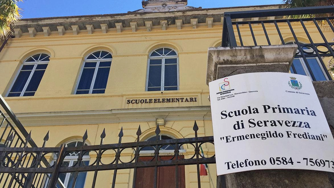 L’operazione prevede la demolizione e ricostruzione della palestra che serviva la scuola primaria Ermenegildo Frediani prima del trasferimento L’operazione prevede la demolizione e ricostruzione della palestra che serviva la scuola primaria Ermenegildo Frediani prima del trasferimento