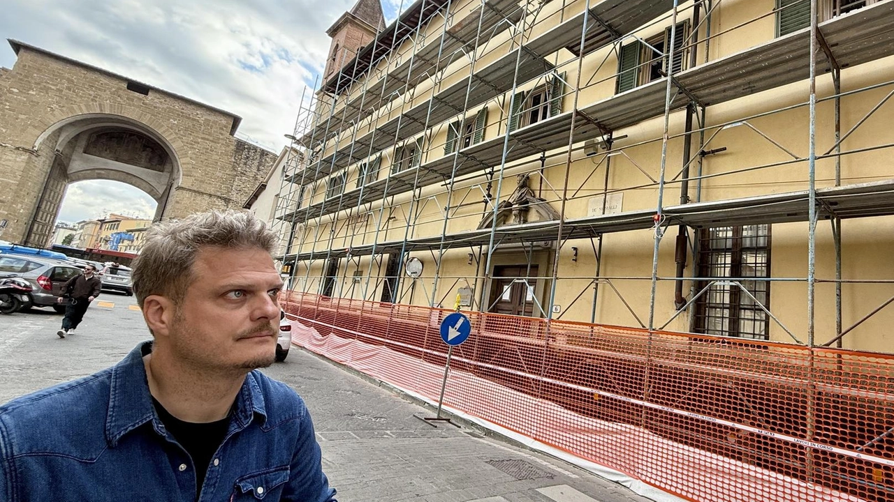 Le impalcature montate nelle ultime settimane sulla facciata dell’ex convitto di Porta Romana Le impalcature montate nelle ultime settimane sulla facciata dell’ex convitto di Porta Romana