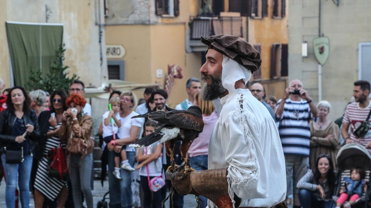 Sul Poggio Salamartano l’accampamento degli armigeri con spettacoli di combattimenti a colpi di spade: un tuffo nel Medioevo carico di emozioni Sul Poggio Salamartano l’accampamento degli armigeri con spettacoli di combattimenti a colpi di spade: un tuffo nel Medioevo carico di emozioni