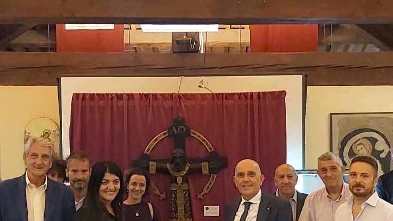 Il taglio del nastro avvenuto ieri all’Antica Zecca di Lucca per la mostra “Volto Santo, motore di pellegrinaggi“ che resterà aperta fino al 30 settembre Il taglio del nastro avvenuto ieri all’Antica Zecca di Lucca per la mostra “Volto Santo, motore di pellegrinaggi“ che resterà aperta fino al 30 settembre