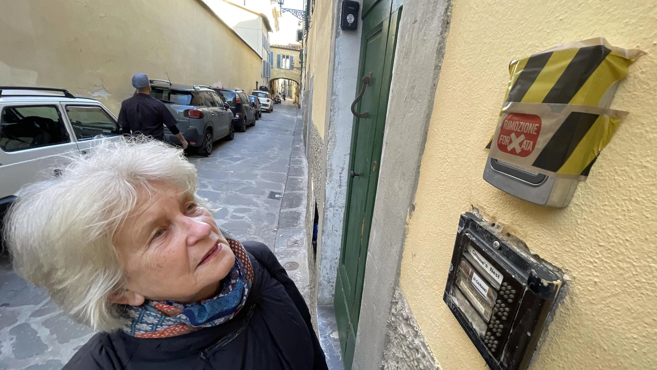 Da domani in vigore il Cin e gli altri dispositivi di sicurezza nelle case. A Firenze altre restrizioni in arrivo. Santanchè: "La proprietà privata è sacra". Da domani in vigore il Cin e gli altri dispositivi di sicurezza nelle case. A Firenze altre restrizioni in arrivo. Santanchè: "La proprietà privata è sacra".