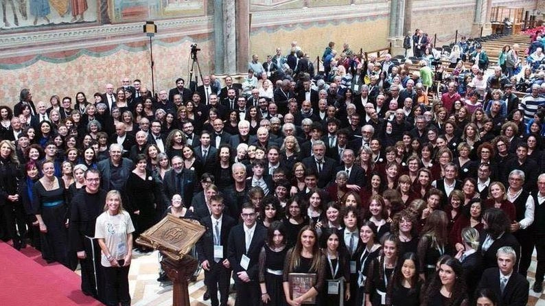 Undicesima edizione di "Assisi Pax Mundi": rassegna corale gratuita a Assisi fino a domenica, culmine con concerto eucaristico dedicato al Cantico delle Creature di San Francesco. Undicesima edizione di "Assisi Pax Mundi": rassegna corale gratuita a Assisi fino a domenica, culmine con concerto eucaristico dedicato al Cantico delle Creature di San Francesco.