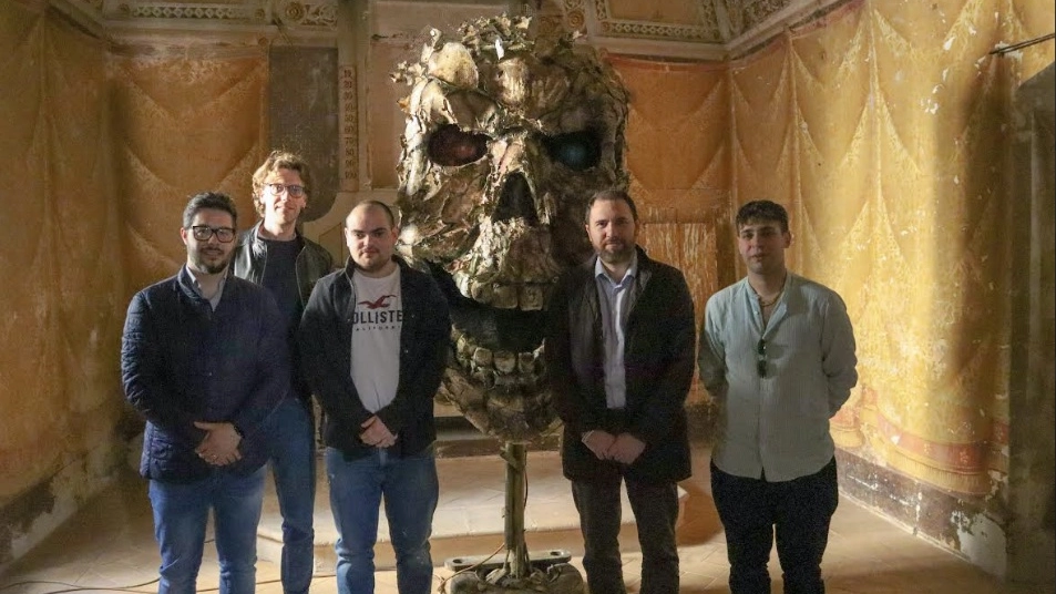 Dal Carnevale all’arte contemporanea: l’artista foianese Giosuè Vendepane in mostra a Trevi in Umbria