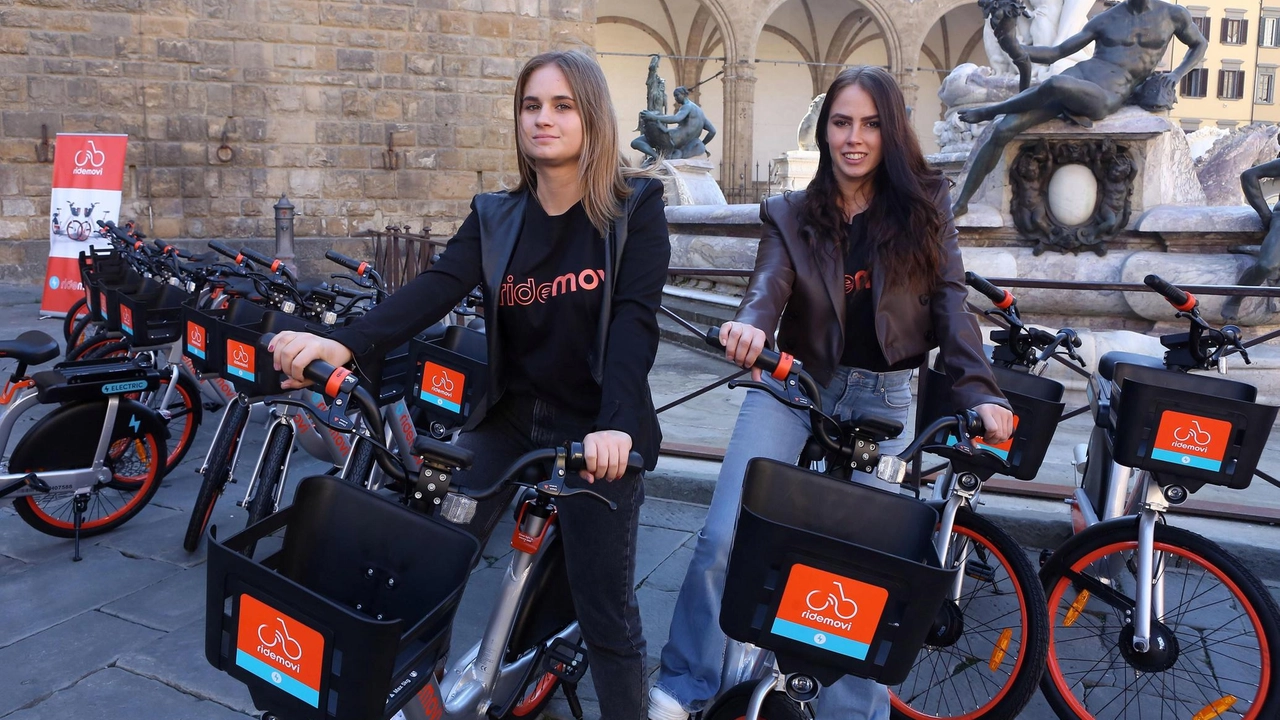Alcuni dei mezzi del bike sharing disponibili in tutta la città Al momento le piste ciclabili collegano circa 122 km di percorso Alcuni dei mezzi del bike sharing disponibili in tutta la città Al momento le piste ciclabili collegano circa 122 km di percorso