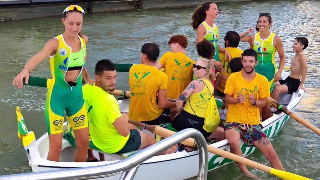 Palio marinaro femminile. Il ’cencio’ va nel Castello Palio marinaro femminile. Il ’cencio’ va nel Castello
