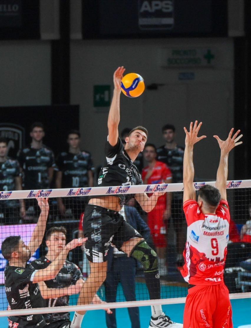 pallavolo giannelli in azzurro crosato nuovo volto della sir susa vim perugia da Lanazione.it pallavolo giannelli in azzurro crosato nuovo volto della sir susa vim perugia