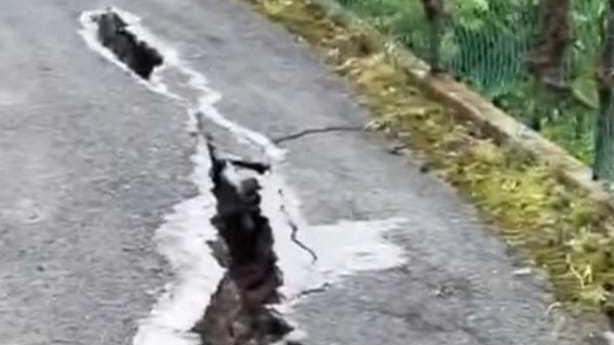 Strada dissestata a Cozzanello Strada dissestata a Cozzanello