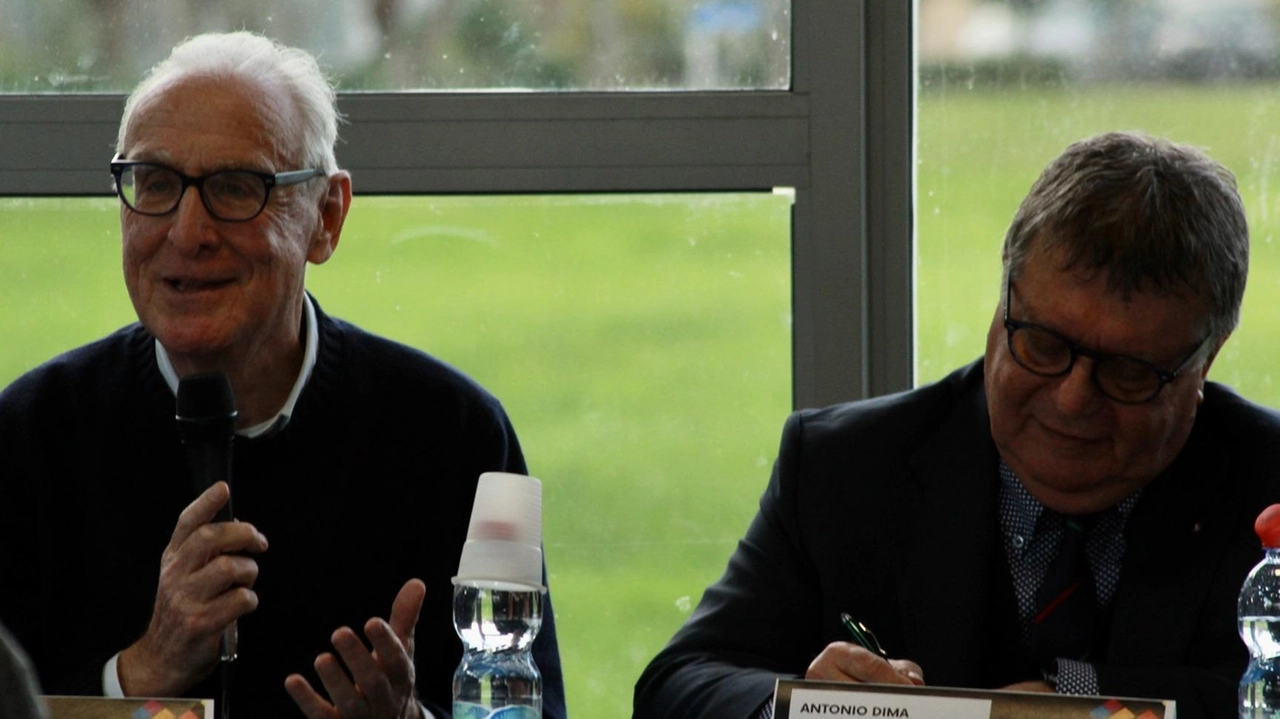 Il presidente del Cus Giuliano Pizzanelli con Antonio Dima Il presidente del Cus Giuliano Pizzanelli con Antonio Dima