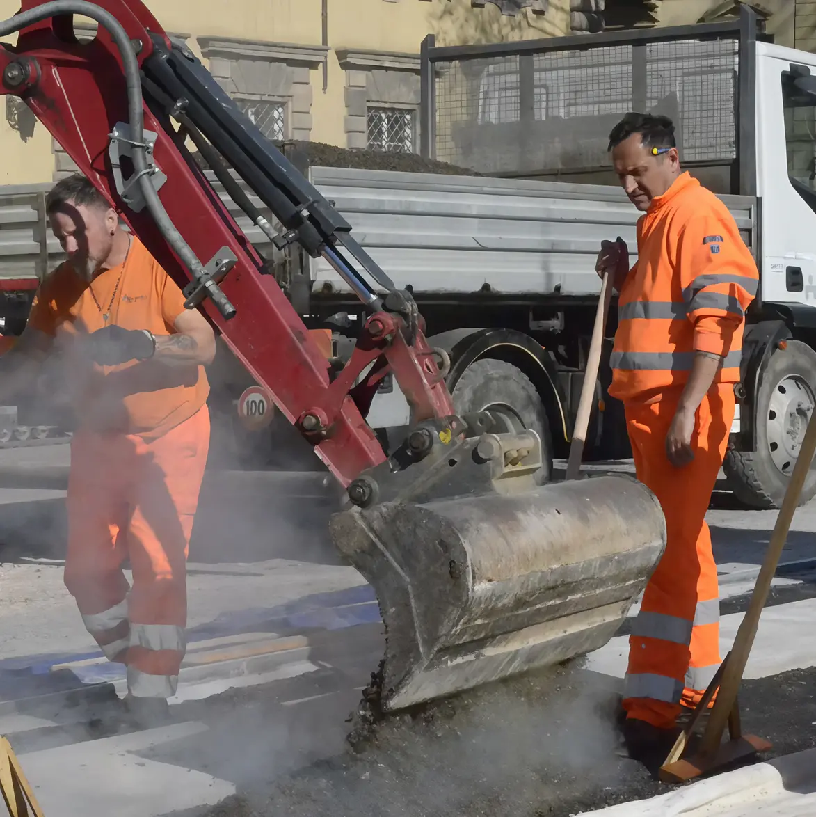 Proseguono i lavori di asfaltatura. Divieti e chiusure