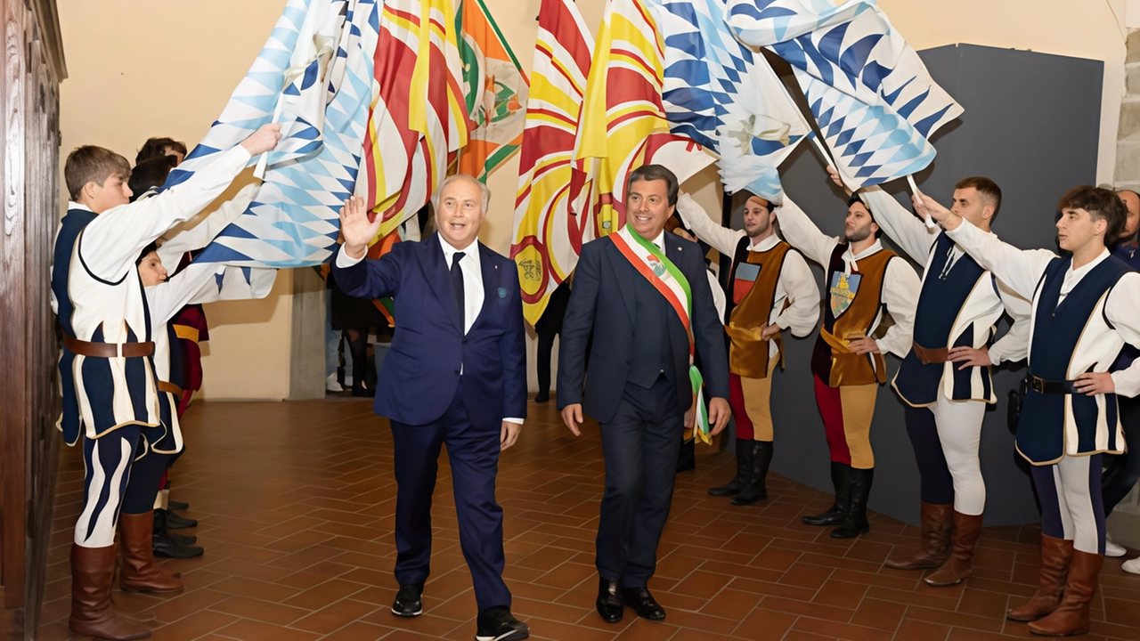 Il patron della casa automobilistica premiato a Castiglion Fiorentino Il patron della casa automobilistica premiato a Castiglion Fiorentino