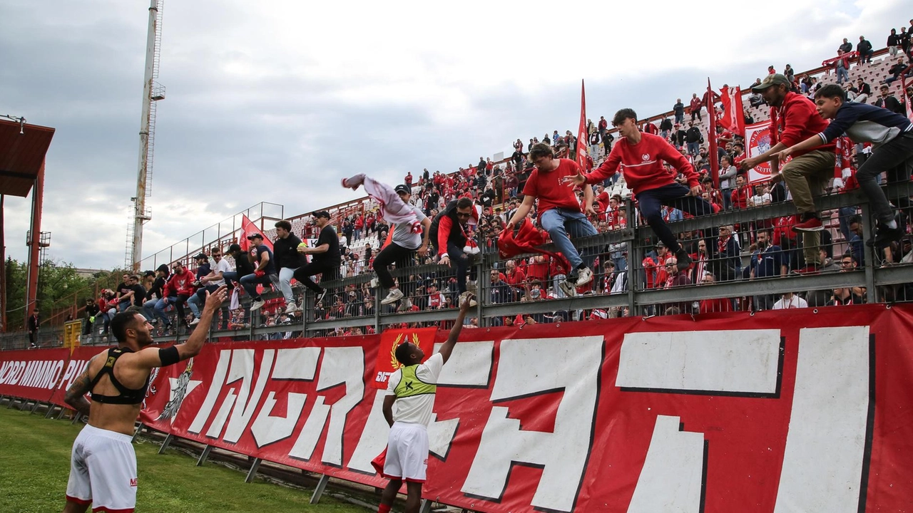 Perugia chiude con una vittoria amara: 3-0 contro Pontedera e contestazione della Curva Nord