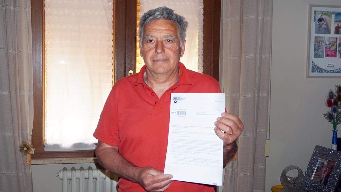 Firma contratto per allenare i bambini, l’Inps chiede indietro 42mila euro. La collaborazione taglia la pensione Firma contratto per allenare i bambini, l’Inps chiede indietro 42mila euro. La collaborazione taglia la pensione