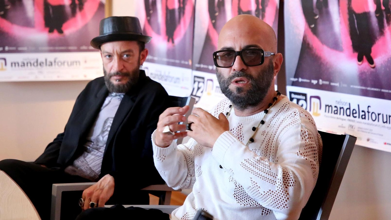 La band a tu per tu per lanciare la data del 19 ottobre al Mandela: "Il pubblico qui è incredibile. Ricordiamo il live alla Flog prima di Sanremo. La polemica su Elio Germano? Ha ragione lui". La band a tu per tu per lanciare la data del 19 ottobre al Mandela: "Il pubblico qui è incredibile. Ricordiamo il live alla Flog prima di Sanremo. La polemica su Elio Germano? Ha ragione lui".