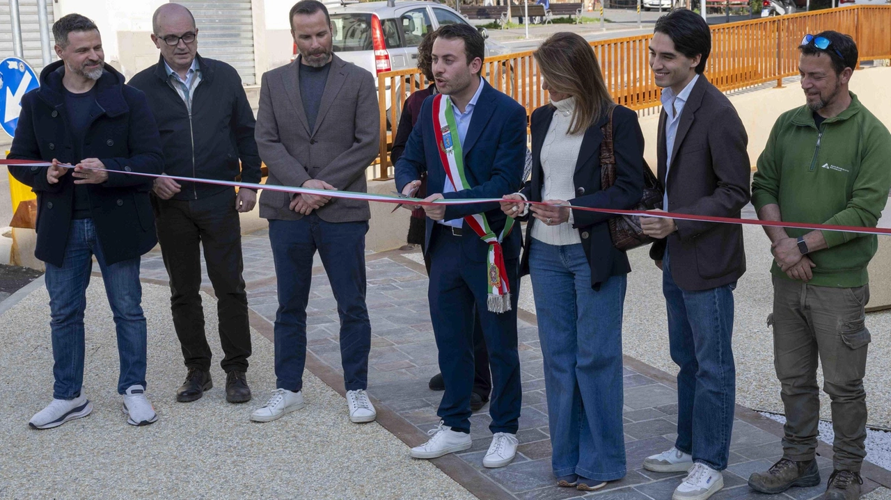 L’inaugurazione del percorso pedonale (FotocronacheGermogli) L’inaugurazione del percorso pedonale (FotocronacheGermogli)