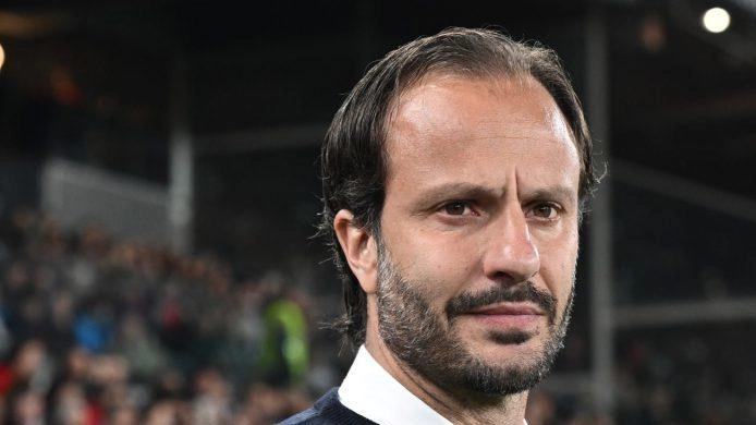 Alberto Gilardino, dopo l’esperienza con il Genoa, è pronto a sedersi sulla panchina del Pisa con un contratto di due anni con opzione Alberto Gilardino, dopo l’esperienza con il Genoa, è pronto a sedersi sulla panchina del Pisa con un contratto di due anni con opzione