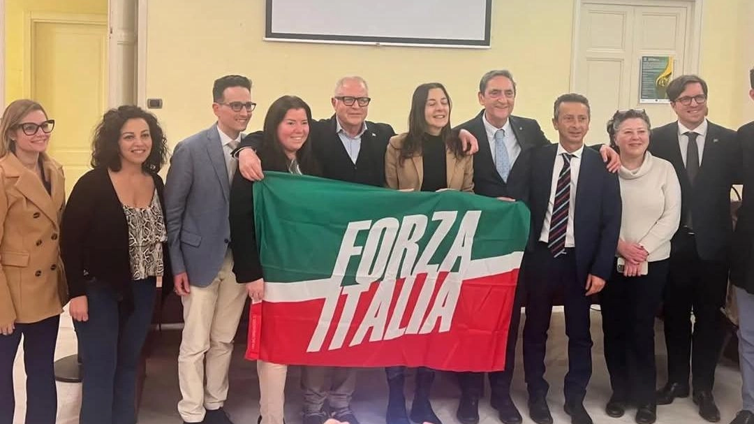 Rappresentanti di Forza Italia al congresso comunale. con il coordinatore regionale Marco Stella Rappresentanti di Forza Italia al congresso comunale. con il coordinatore regionale Marco Stella