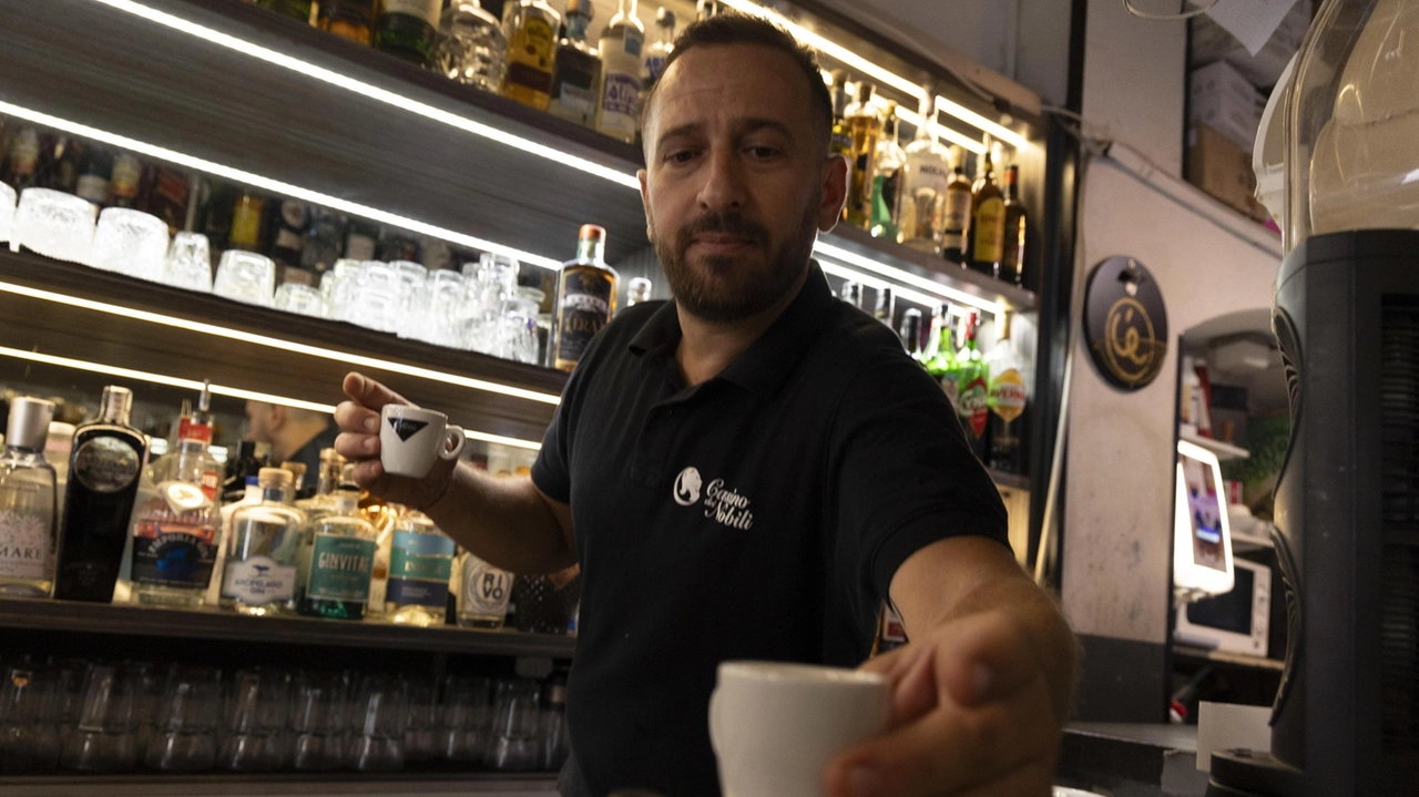 Confcommercio Pisa ormai da diversi mesi fa notare come sia sempre più difficile trovare in città persone disposte a fare il cameriere Confcommercio Pisa ormai da diversi mesi fa notare come sia sempre più difficile trovare in città persone disposte a fare il cameriere