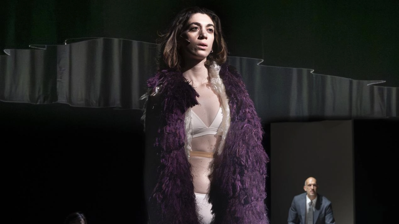 Una scena di Animali Selvatici, lo spettacolo della regista Paola Rota da martedì al Teatro Metastasio Una scena di Animali Selvatici, lo spettacolo della regista Paola Rota da martedì al Teatro Metastasio