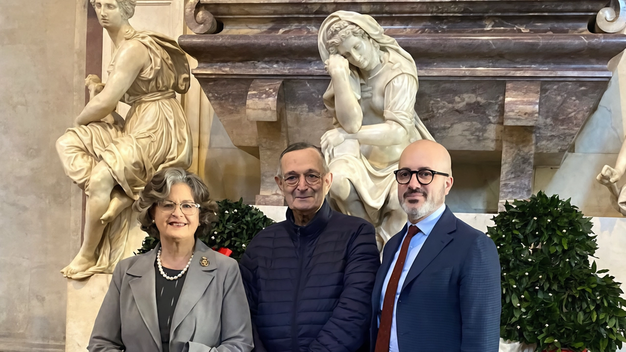 Acidini, Padre Corsini e Bettarini davanti alla tomba di Michelangelo Acidini, Padre Corsini e Bettarini davanti alla tomba di Michelangelo