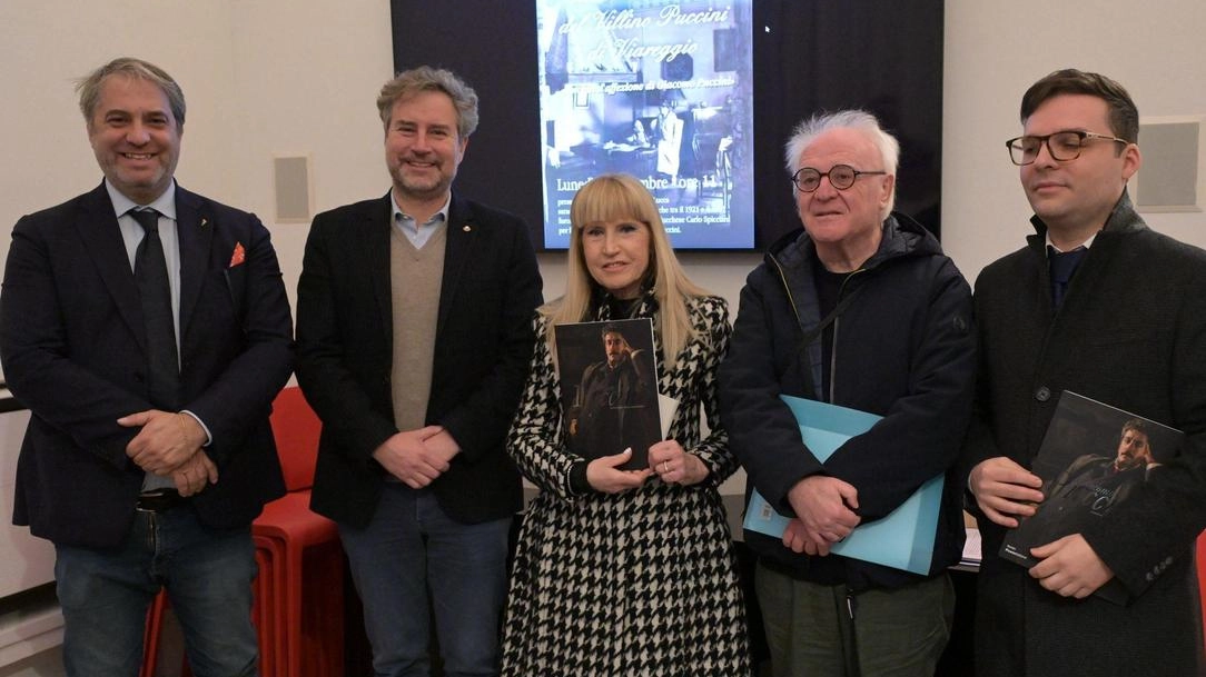 La presentazione degli arredi recuperati, alla presenza del sindaco Mario Pardini: ora vanno alla Fondazione Giacomo Puccini La presentazione degli arredi recuperati, alla presenza del sindaco Mario Pardini: ora vanno alla Fondazione Giacomo Puccini