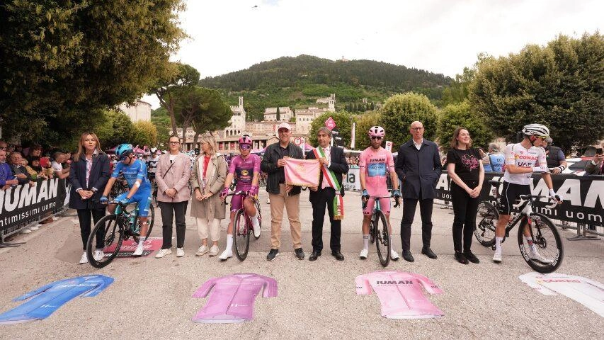 Il sindaco Fiorucci: "Le immagini della città gremita proiettate su un placoscenico internazionale" . Il sindaco Fiorucci: "Le immagini della città gremita proiettate su un placoscenico internazionale" .