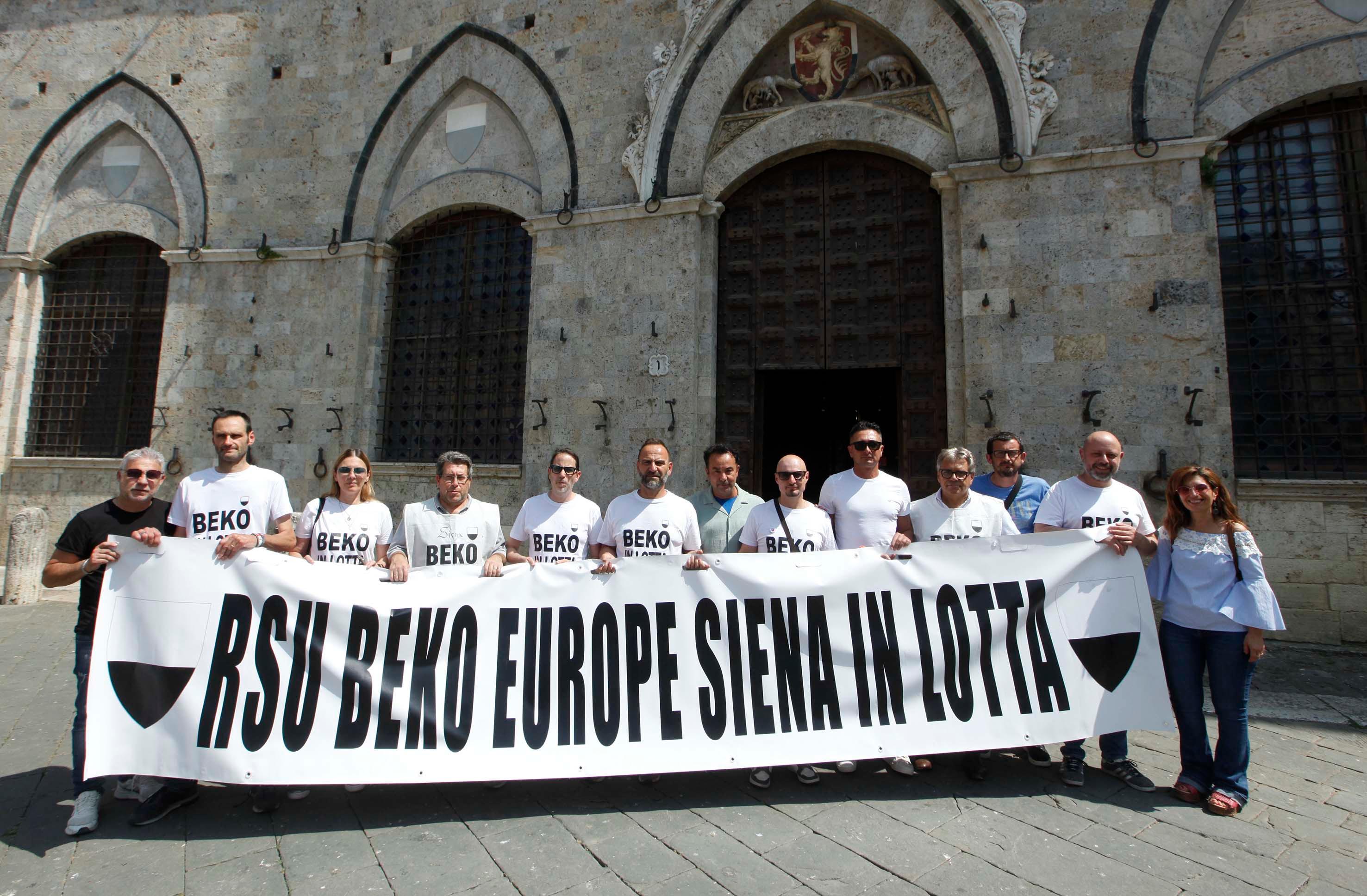 Un poker di sindaci per Beko. Lavoratori in trasferta, manifestazione a San Galgano Un poker di sindaci per Beko. Lavoratori in trasferta, manifestazione a San Galgano