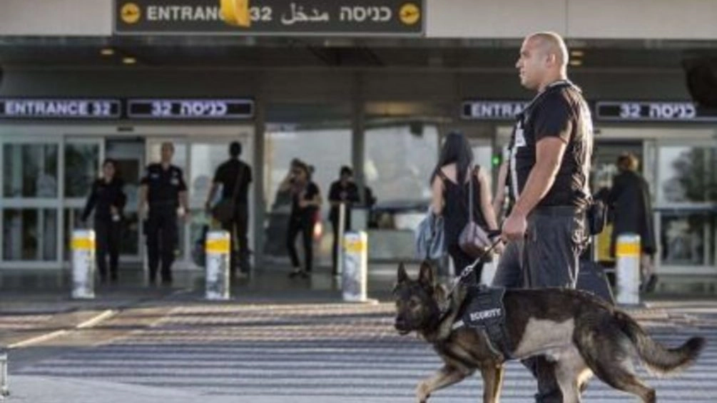 Controlli della polizia israeliana all’aeroporto (foto di repertorio) Controlli della polizia israeliana all’aeroporto (foto di repertorio)