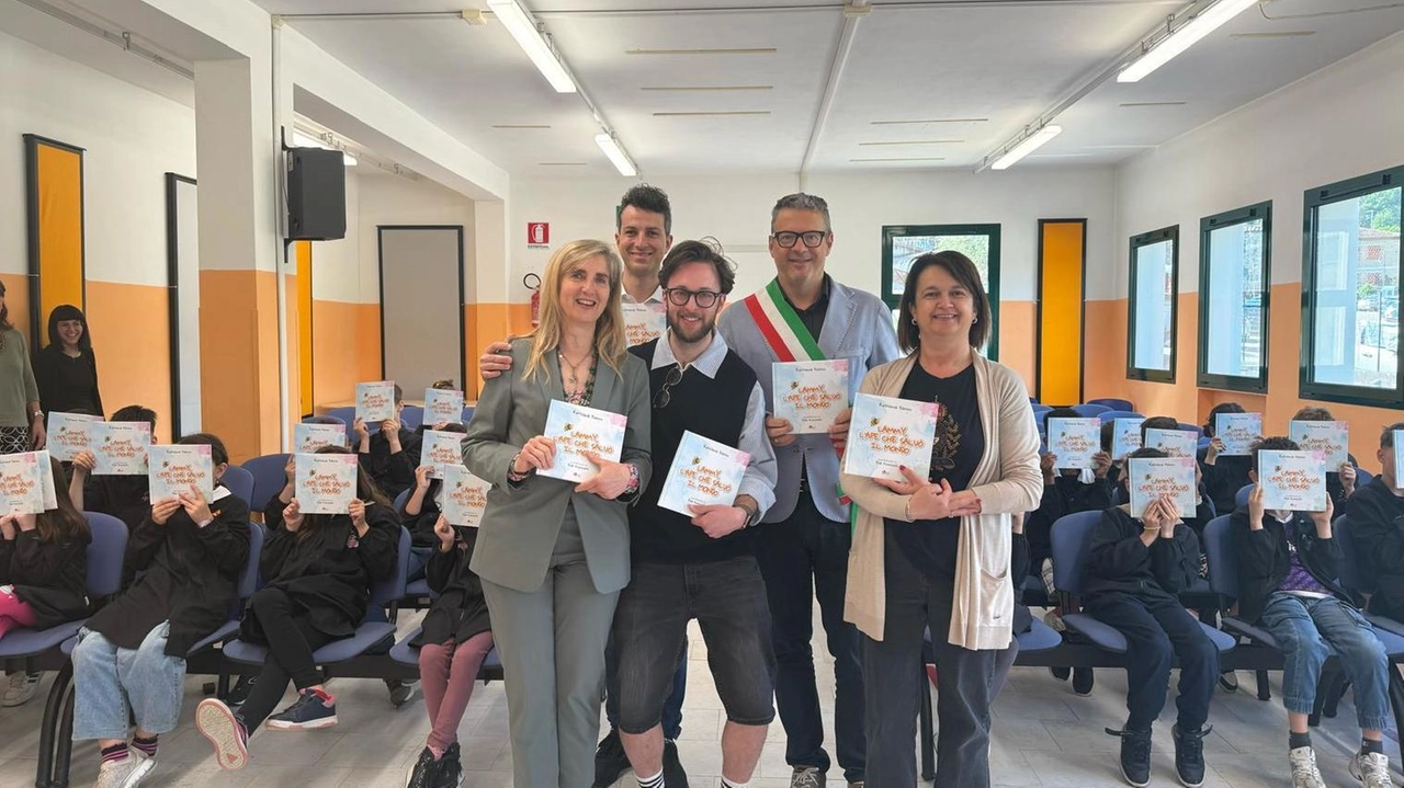Il racconto di Roberto Marchesini che da molto tempo si occupa dell’attività in Casentino. Intanto è stato scritto un libro "Lammy, l’ape che salvò il mondo" distribuito nelle scuole. Il racconto di Roberto Marchesini che da molto tempo si occupa dell’attività in Casentino. Intanto è stato scritto un libro "Lammy, l’ape che salvò il mondo" distribuito nelle scuole.