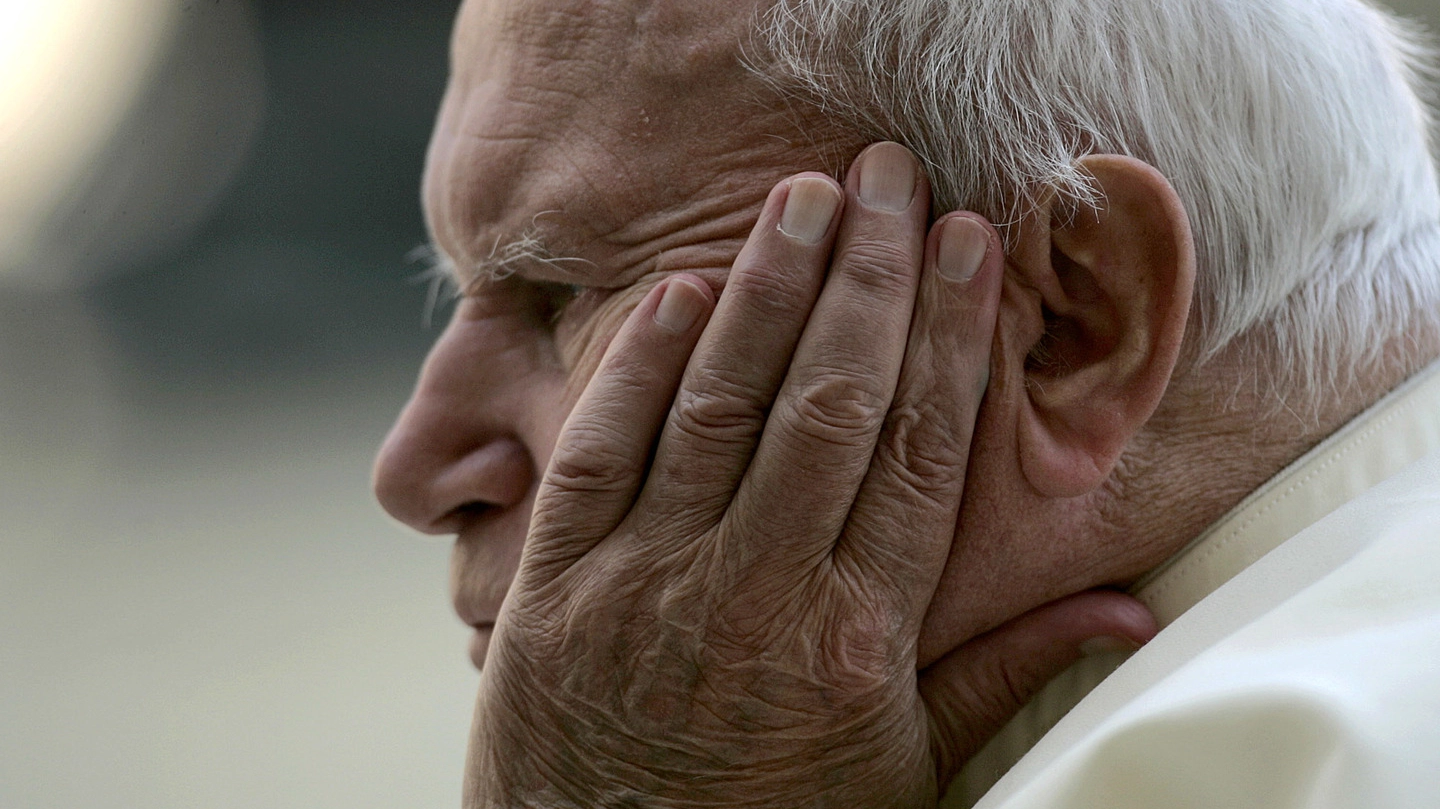 I resti del Giovanni Paolo II saranno esposti dal 3 aprile nella chiesa della Propositura. Arriveranno parroci provenienti da ogni parte della Toscana. Poi una grande Messa finale