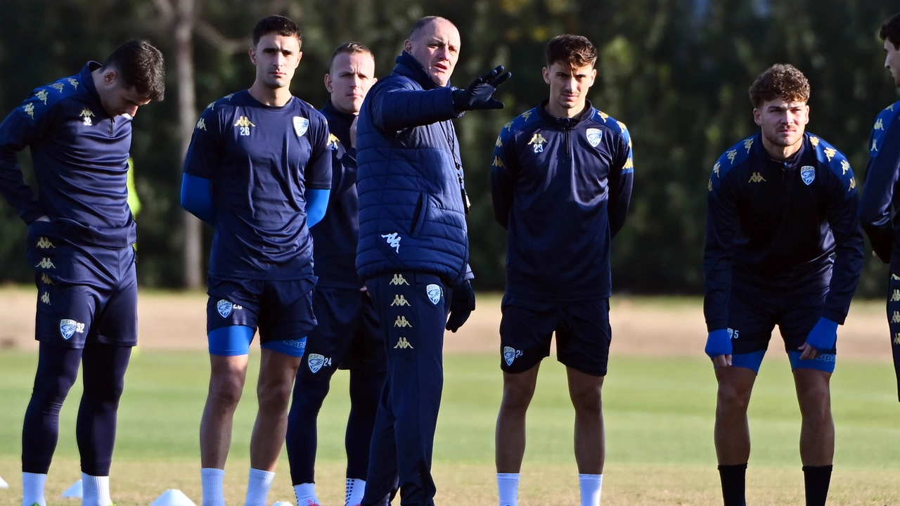 Mister Bisoli dà la carica al Brescia: “Voglio che la squadra vinca”. Il match con la Carrarese fra le proteste dei tifosi