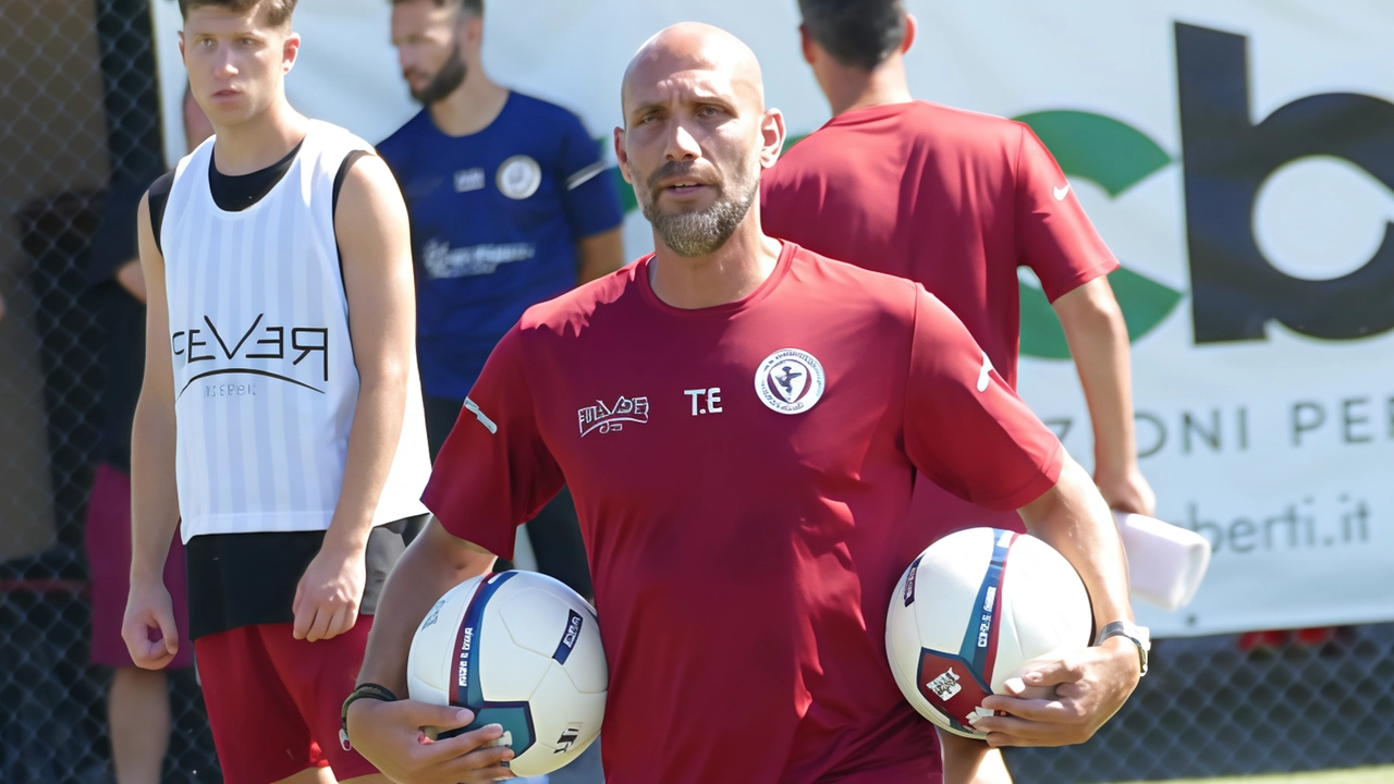 Emanuele Troise, 45 anni, alla prima stagione in amaranto Emanuele Troise, 45 anni, alla prima stagione in amaranto