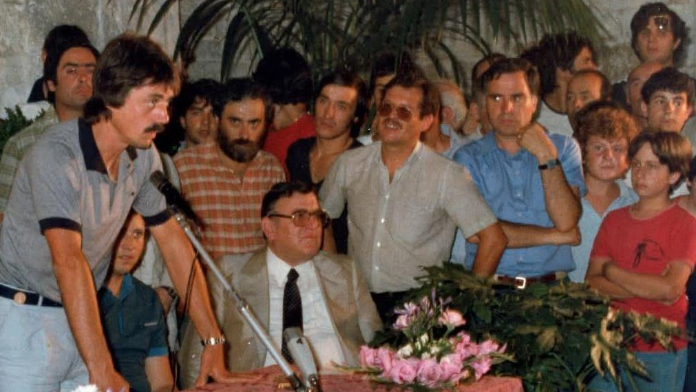 Il discorso di Aldo Agroppi alla squadra prima dell’inizio del campionato 1981-1982 (foto concessa Associazione Cento) Il discorso di Aldo Agroppi alla squadra prima dell’inizio del campionato 1981-1982 (foto concessa Associazione Cento)